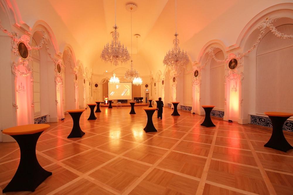 Pentahotel Hotel 4*